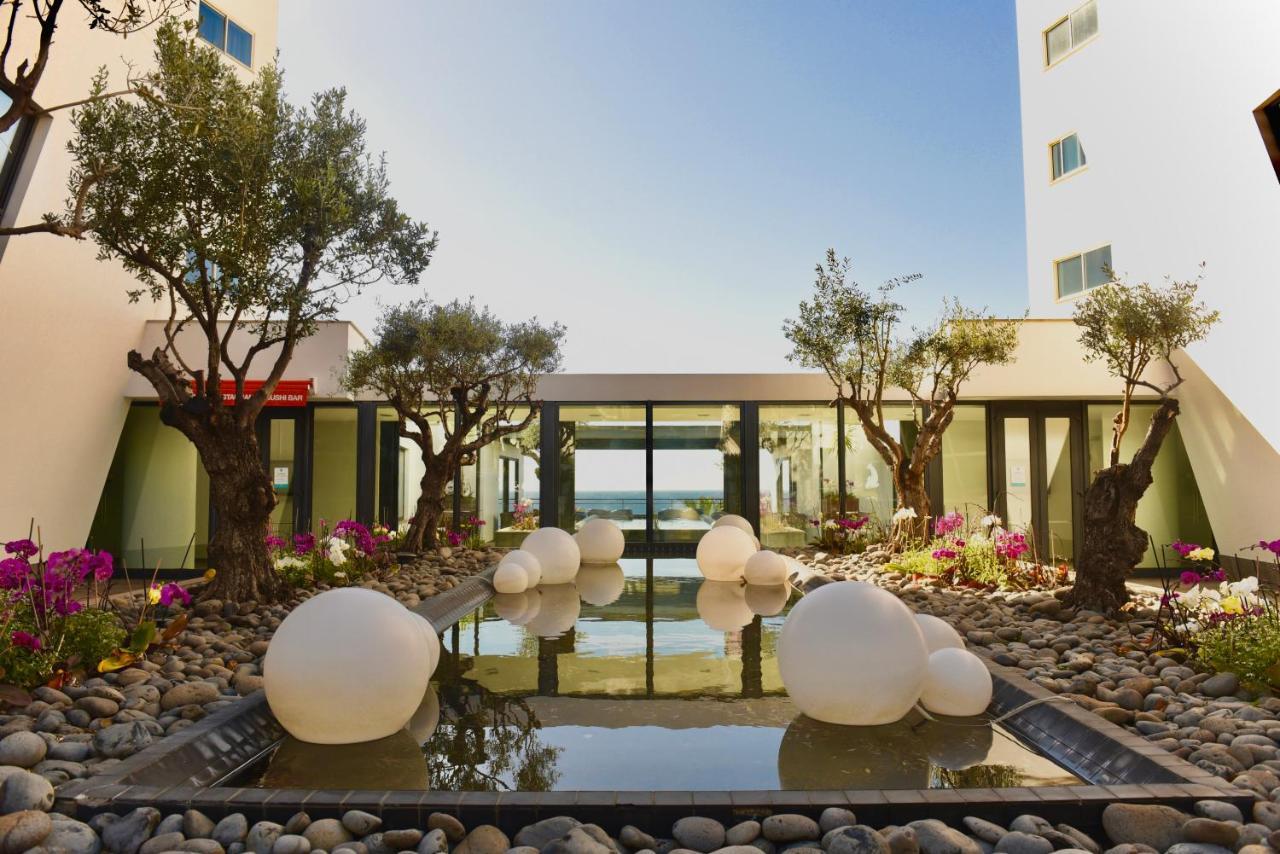Vidamar Resort Hotel Madeira Funchal Dış mekan fotoğraf The hotel's courtyard